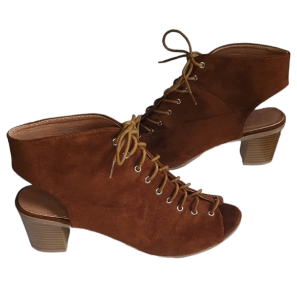 BELLA MARIE Lace Up Block Heel Booties Brown Suede Women Sz 10 Renaissance Vibes - Picture 1 of 14